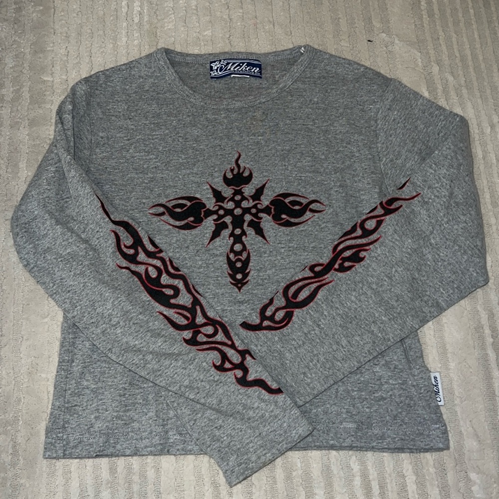 Light gray long sleeve shirt